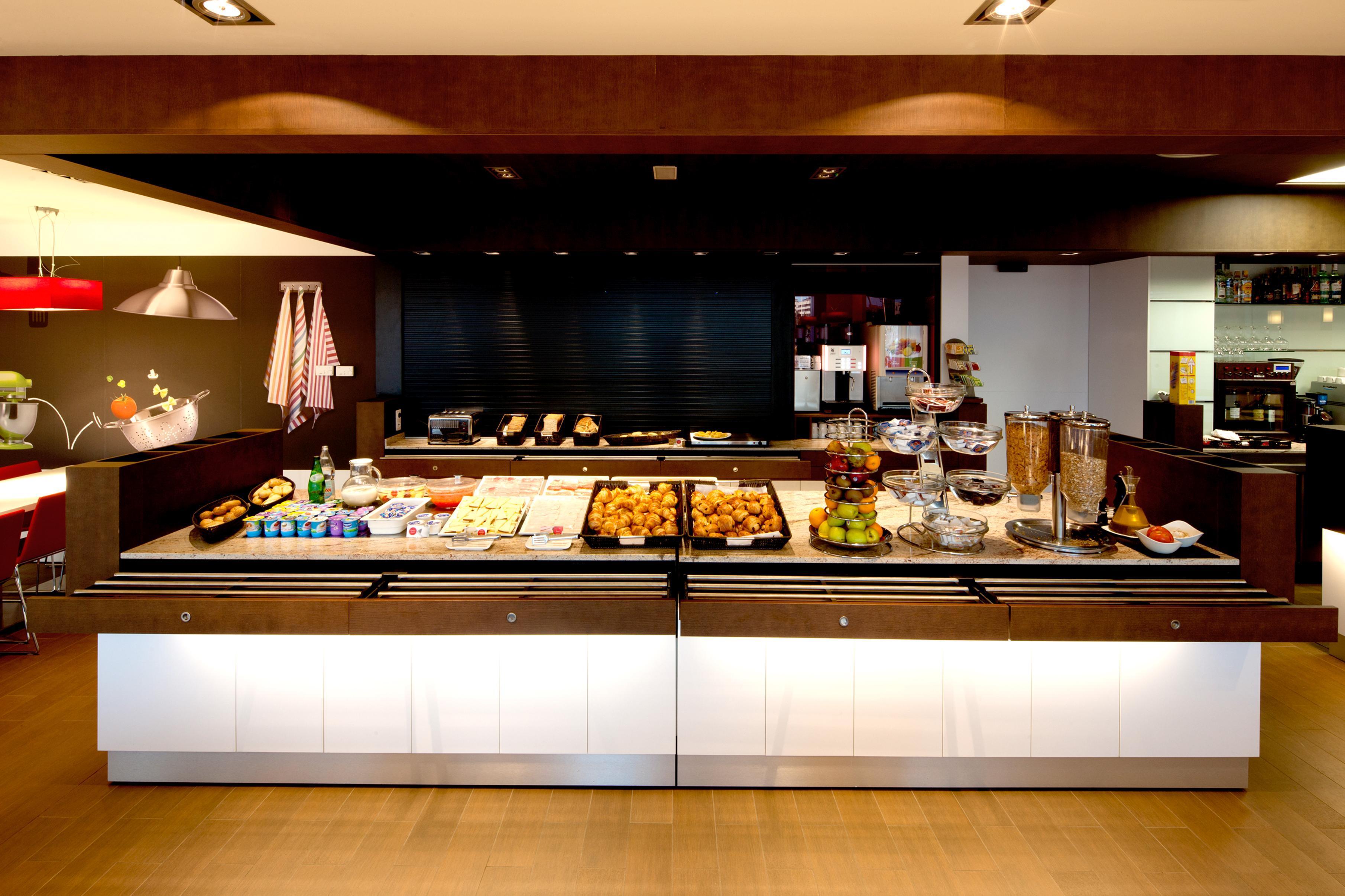 Ibis Lleida Hotel Ресторант снимка
