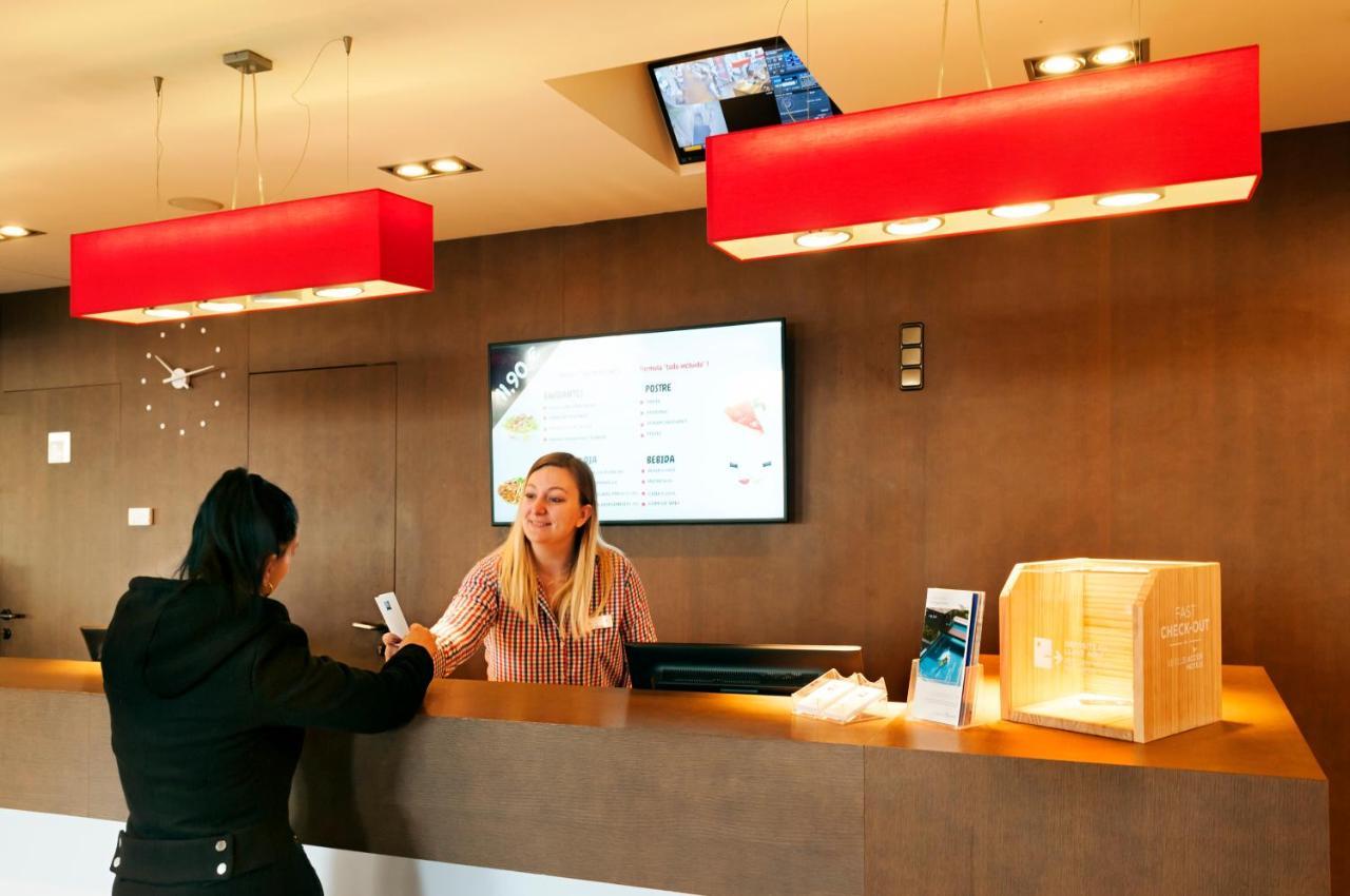 Ibis Lleida Hotel Екстериор снимка