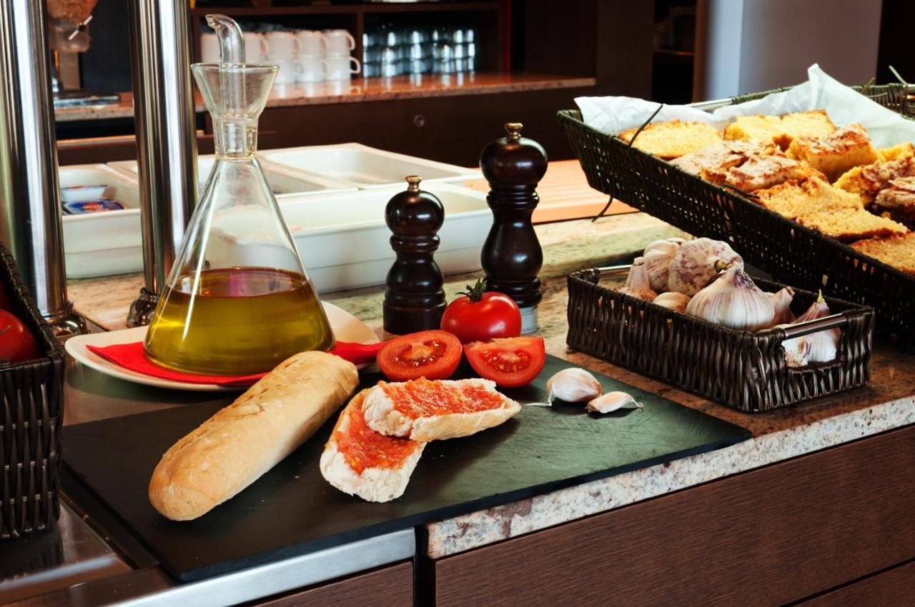 Ibis Lleida Hotel Екстериор снимка